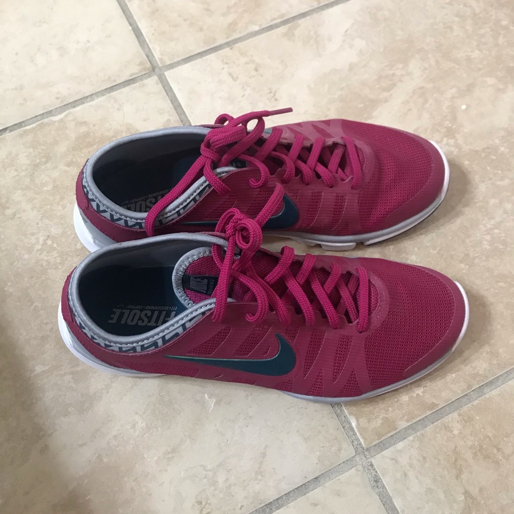 Nike Running Shoes/Nike Sneakers Burgundy NWOT